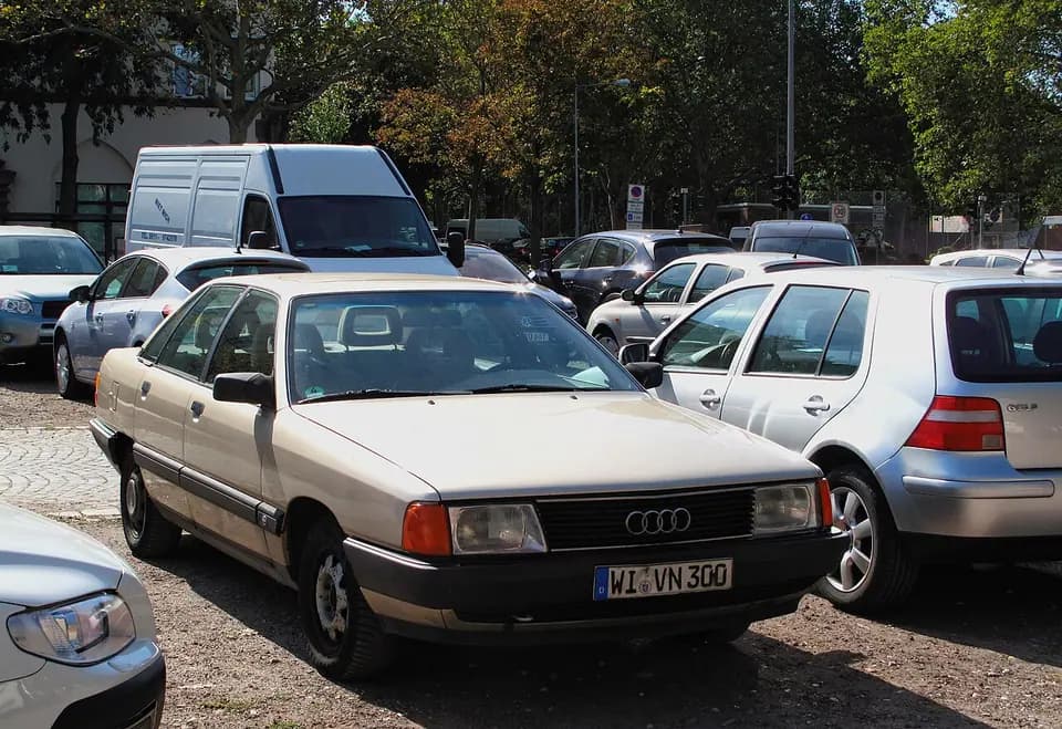 Eksempel på Audi 100 C3